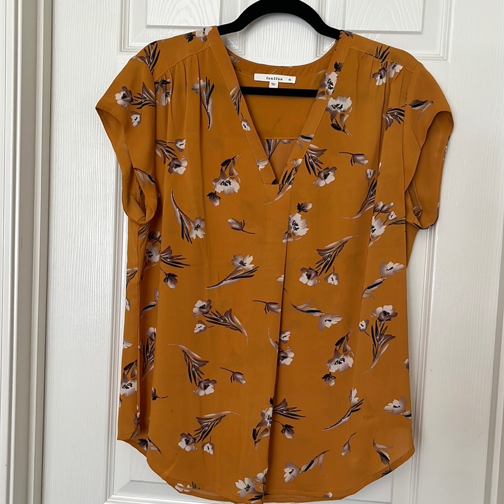 Fun2fun Women’s V-neck beautiful floral blouse